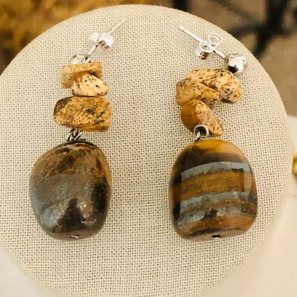 Vintage Dainty Bead Necklace & Stone Earrings - Picture 5 of 16